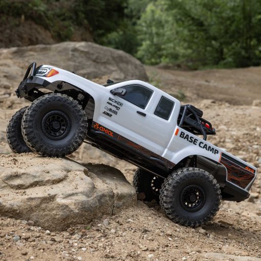 AXI-1375T1 1/10 SCX10 III Base Camp 4X4 Rock Crawler Brushed RTR, White - Image 14