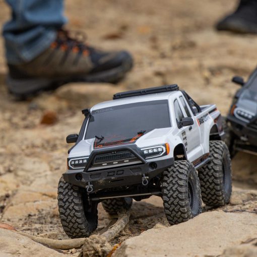 AXI-1375T1 1/10 SCX10 III Base Camp 4X4 Rock Crawler Brushed RTR, White - Image 15